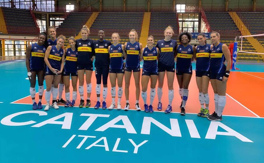le azzurre a catania alessia orro la quinta da destra (foto fipav)
