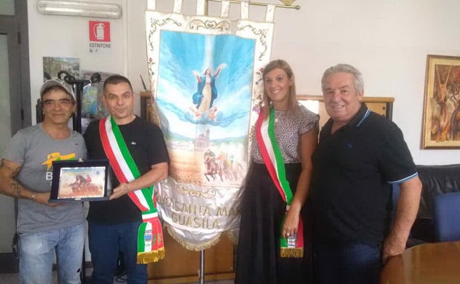 la consegna del palio (foto l unione sarda sirigu)