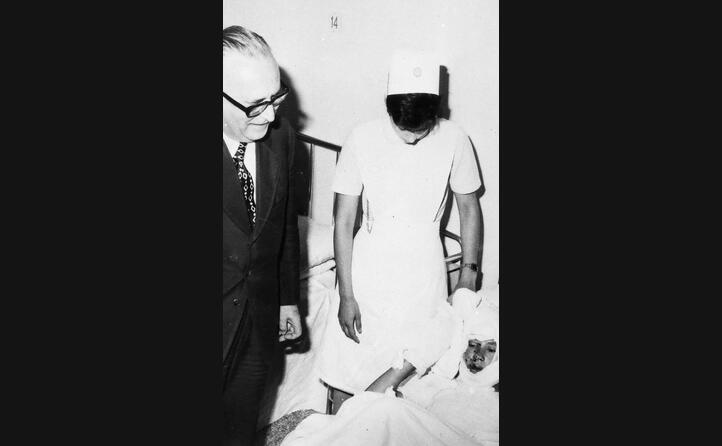 mariano rumor all epoca presidente del consiglio in ospedale