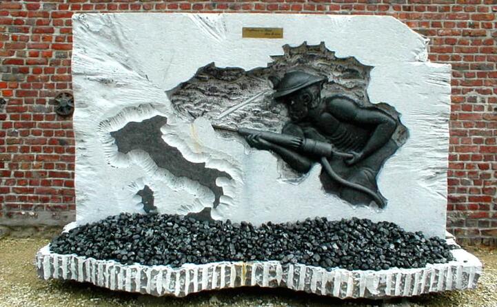 monumento dedicato agli italiani morti durante la catastrofe