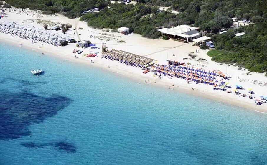 stabilimenti balneari a liscia rujia ad arzachena (archivio l unione sarda)