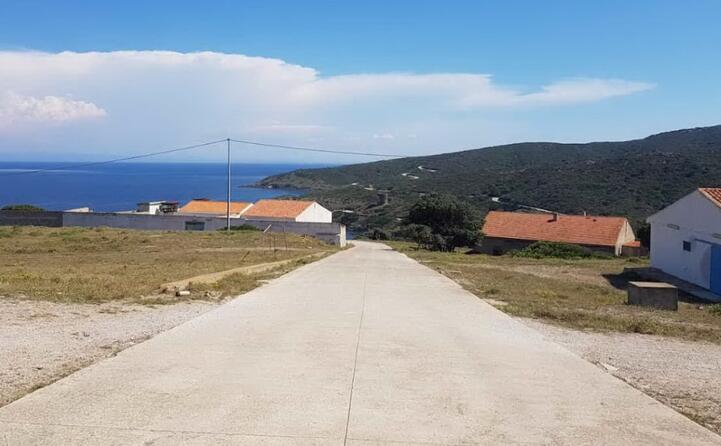 c chi dice santo si sia nascosto nell isola per anni