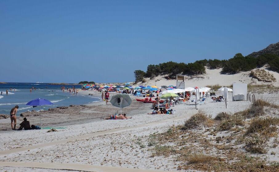la spiaggia di capo comino (archivio l unione sarda)