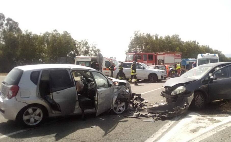 le auto coinvolte nell incidente (foto vigili del fuoco)