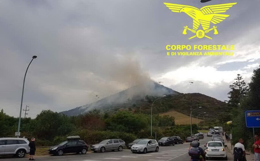 il rogo a siniscola (foto corpo forestale)