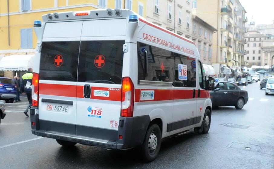 un ambulanza (ansa)