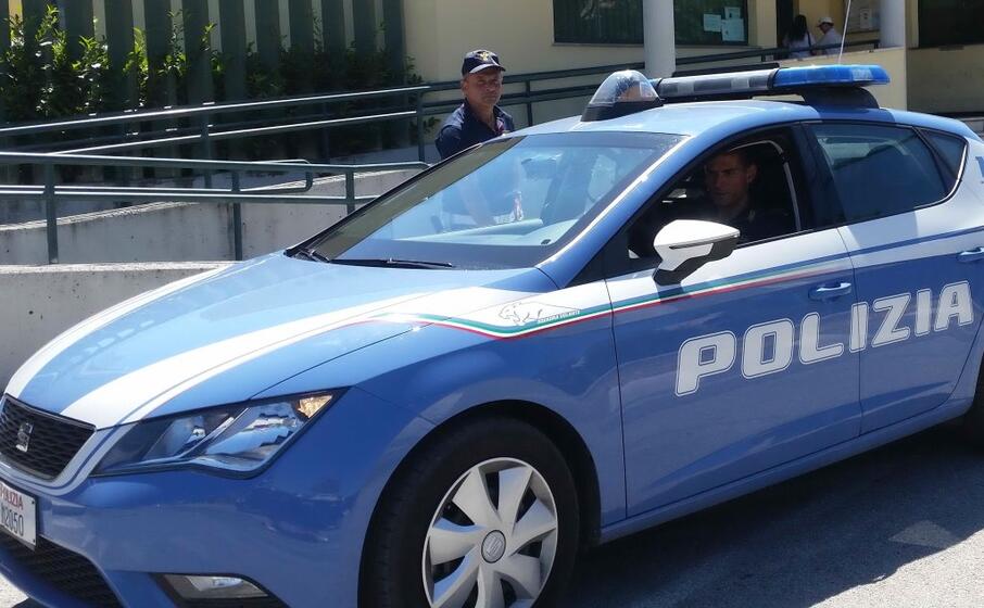 una volante (foto polizia)
