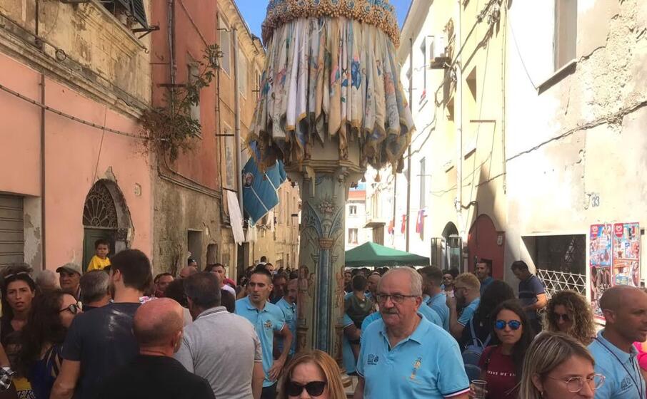 a sassari la festa dei candelieri (foto l unione sarda calvi)