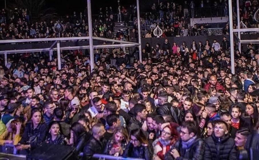 folla all oper beach a un recente evento (foto l unione sarda madeddu)