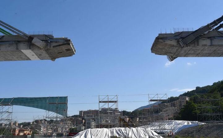una foto del cantiere del moncone est prima della demolizione (ansa)