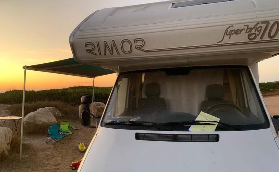 il camper sanzionato (foto l unione sarda pinna)