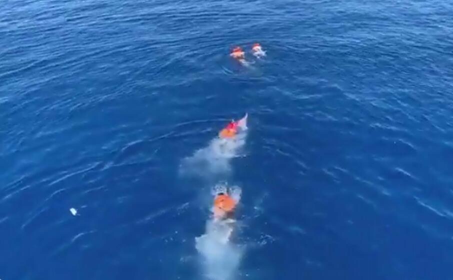 i migranti sono stati poi raggiunti e riportati a bordo