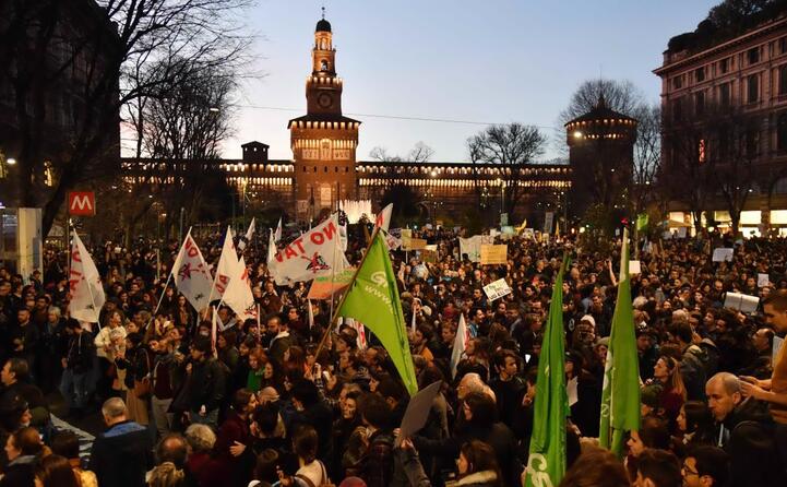e questa milano con molte bandiere no tav