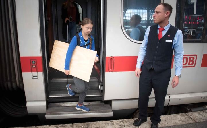 greta viaggia sempre in treno non prende mai l aereo