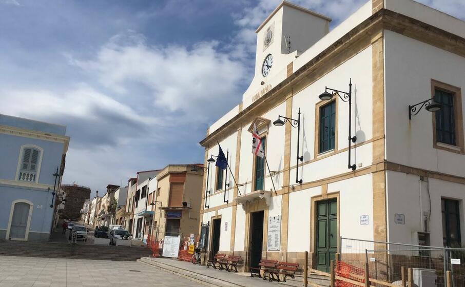 il municipio di calasetta (foto l unione sarda scano)
