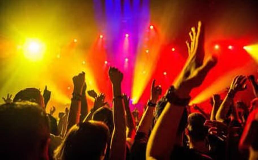 l episodio avvenuto all interno di una nota discoteca di ibiza (ansa)