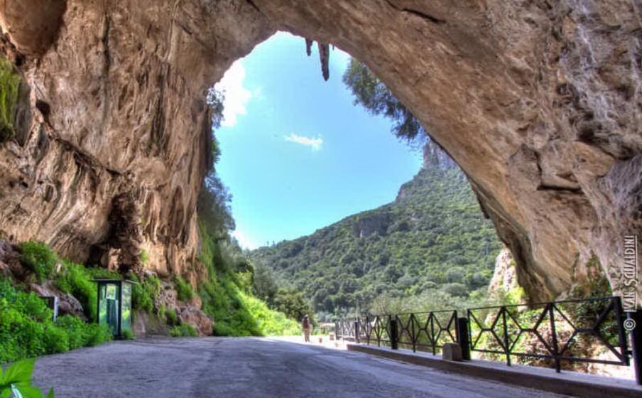 la grotta di san giovanni vista dall interno (foto l unione sarda farris)