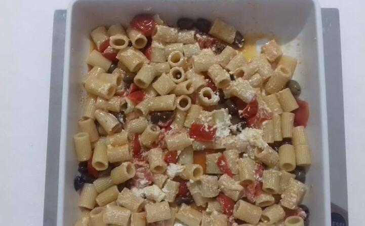 maniche con pomodorini cherry olio d oliva di frantoio olive taggiasche e ricotta mustia (piatto di maria luisa cagliari)