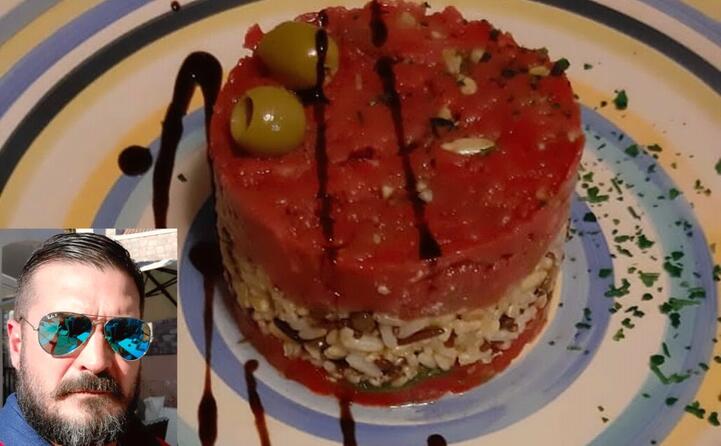stefano da tortol e la sua tartare di manzo con pomodori e 7 cereali