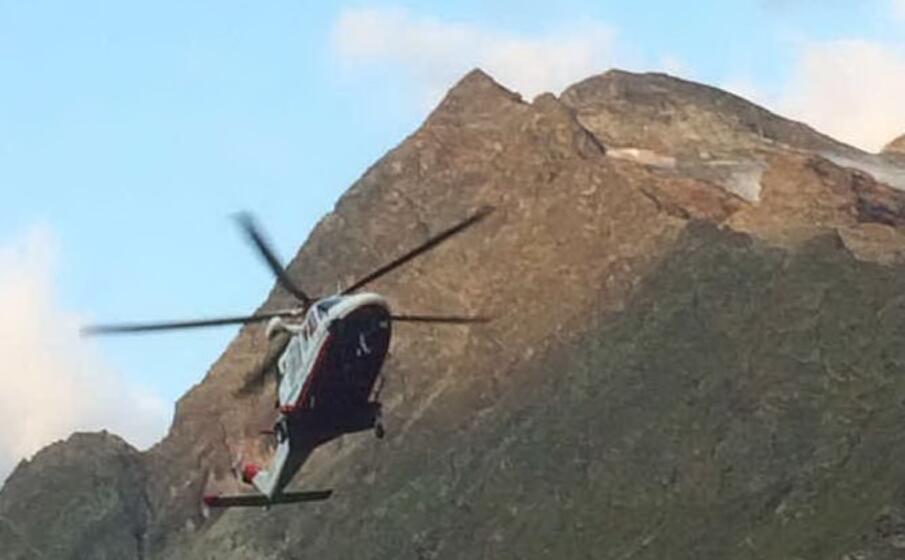 elisoccorso in azione al cervino (ansa)