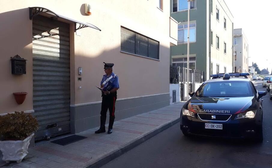 i carabinieri sul posto (foto cc)