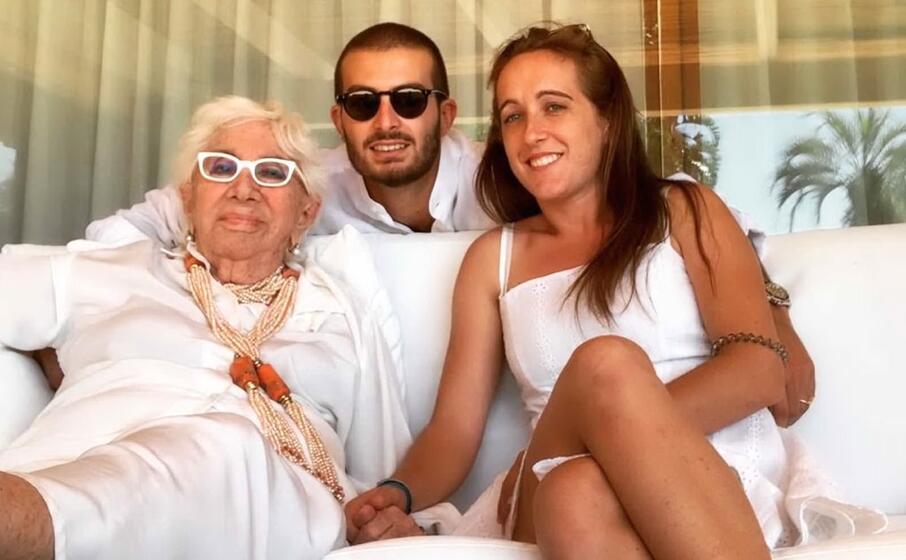 nella foto lina wertmuller con la figlia maria zulima job e il fidanzato alessandro santoni a porto rotondo ospiti di renzo persico