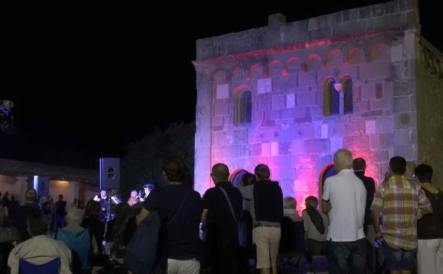 la rassegna nel sagrato di santa maria di sibiola (foto l unione sarda loi)