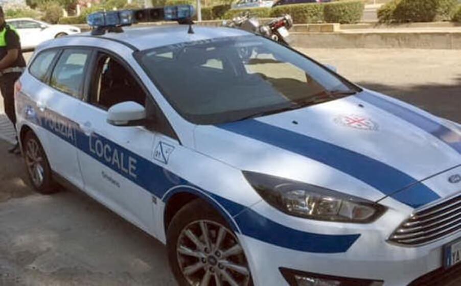 gli agenti della polizia locale di oristano (l unione sarda sanna)