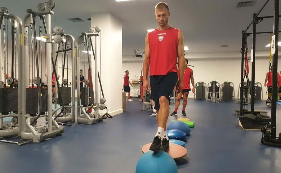 il centrale del cagliari ragnar klavan (foto twitter cagliari)