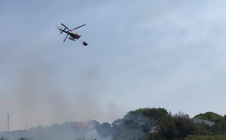 le fiamme hanno attaccato la zona di spalmatore canuti