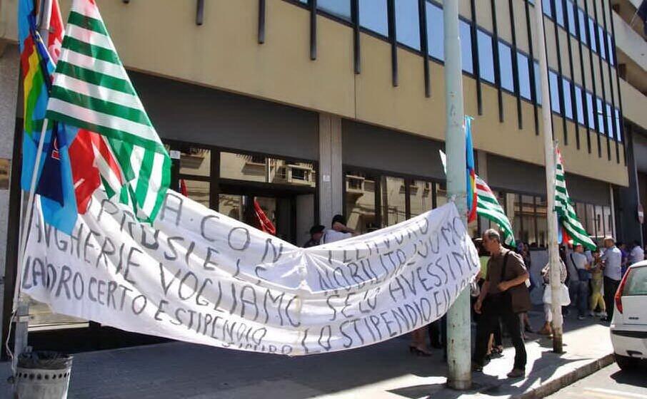 una protesta dei lavoratori aias (l unione sarda farris)