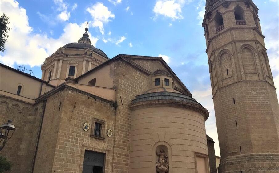 il campanile e il duomo di santa maria (foto l unione sarda sanna)