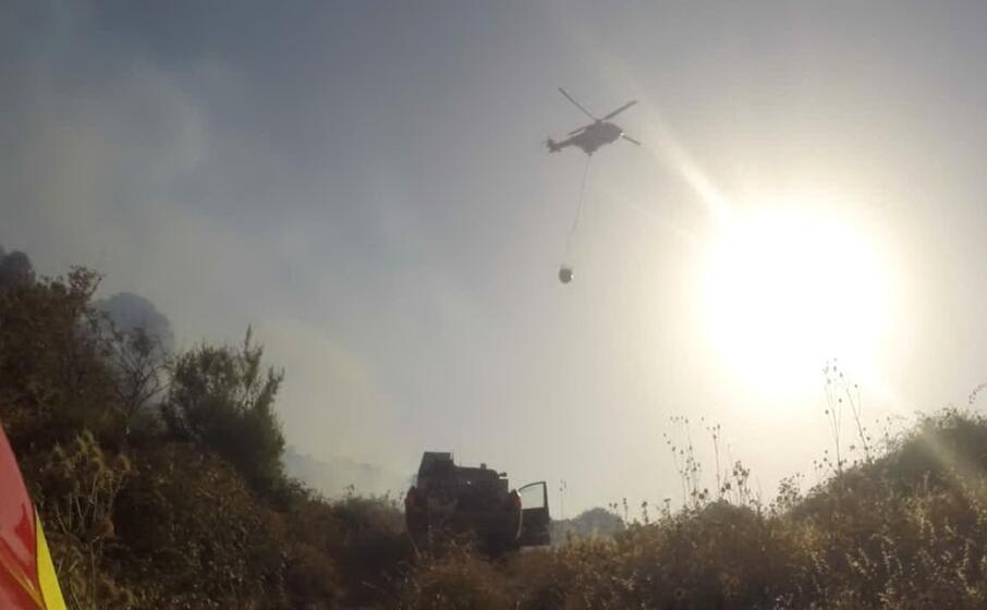 l elicottero anti incendio di fenosu (l unione sarda sanna)
