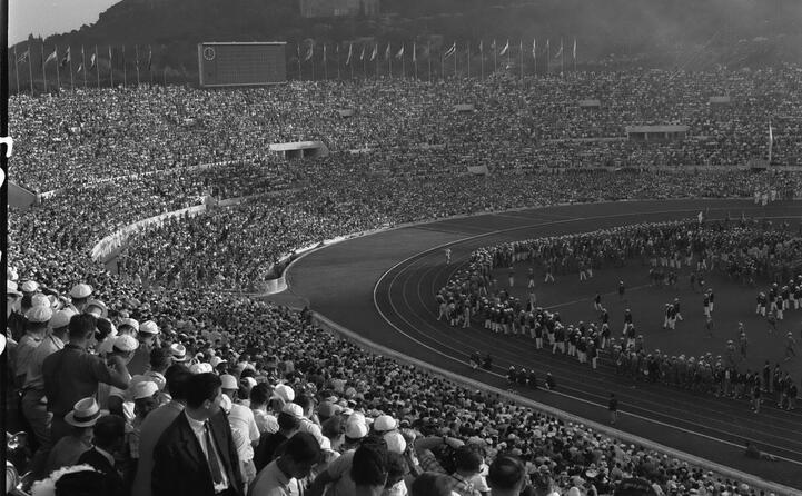 la folla all olimpico durante l inaugurazione