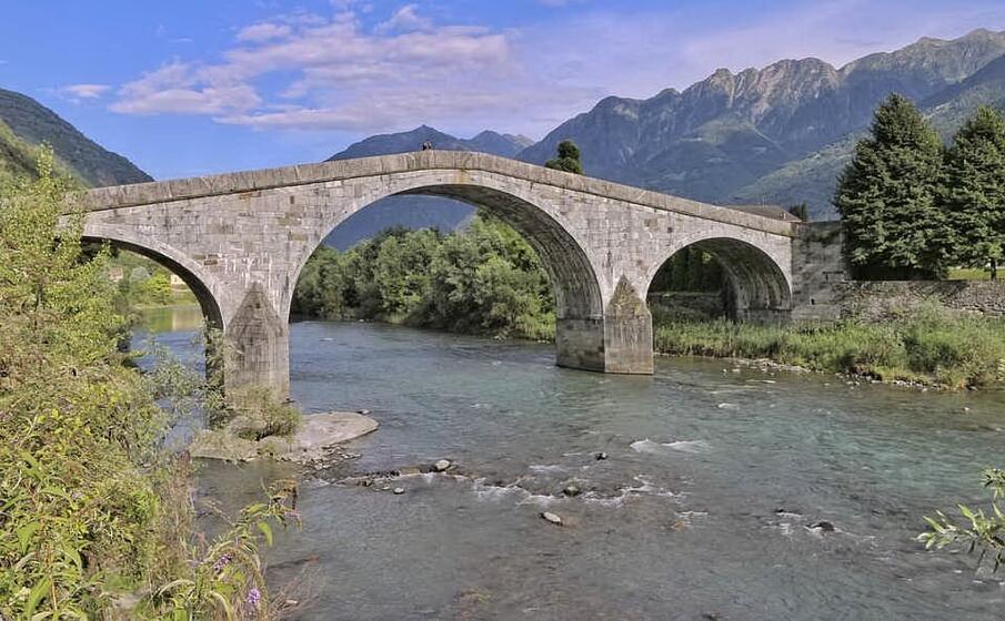 un ponte sul fiume adda (foto pixabay)