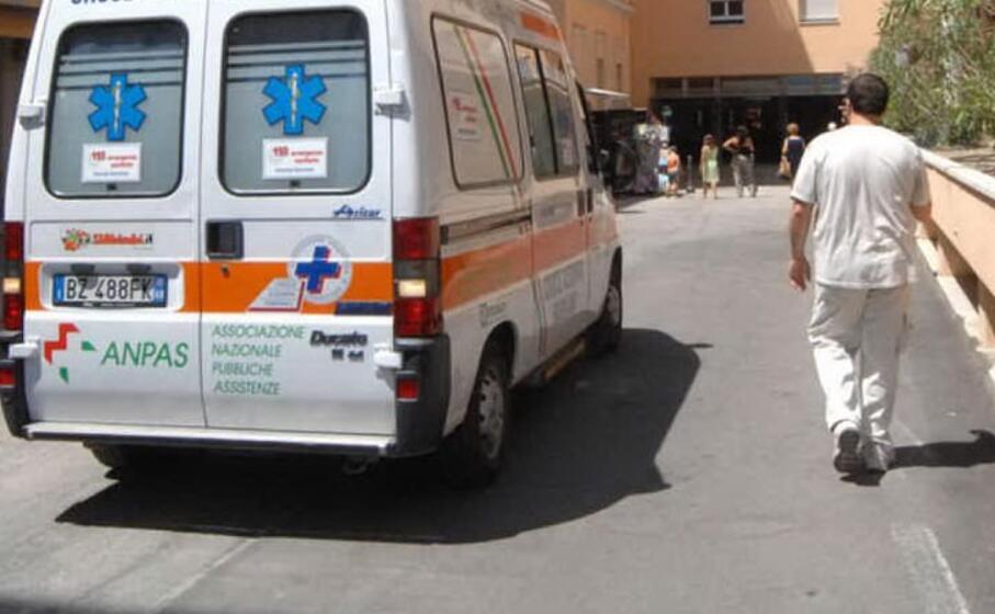 l ingresso dell ospedale salesi di ancona (ansa)