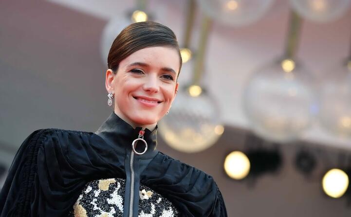 stacy martin durante la presentazone di la verit