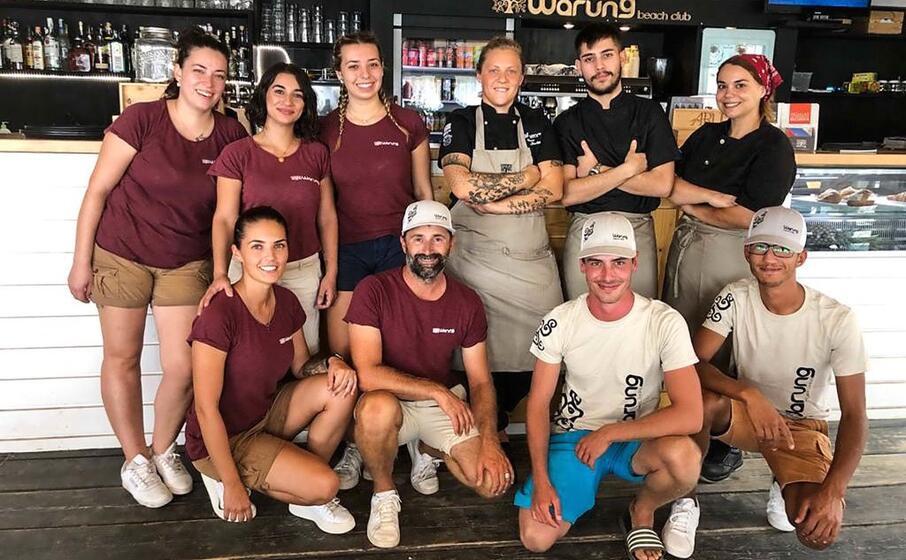 il team del warung beach club (foto l unione sarda cucca)
