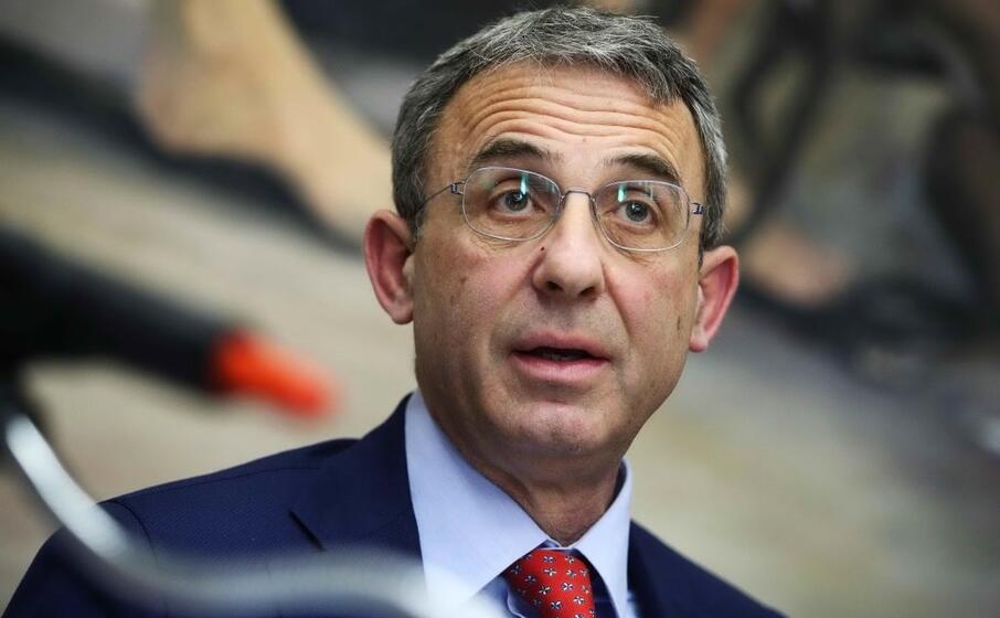 il ministro dell ambiente sergio costa