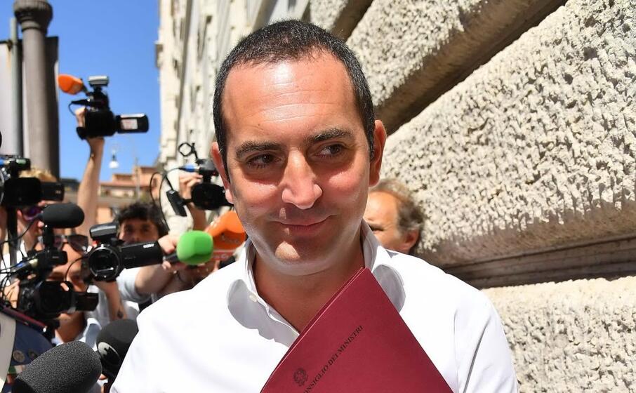 il ministro dello sport vincenzo spadafora
