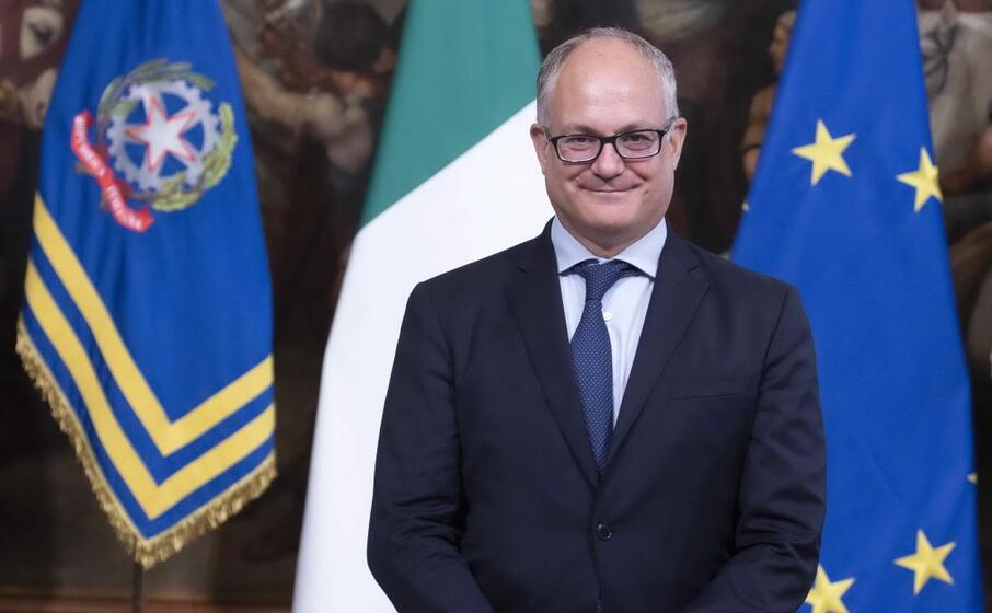 il ministro dell economia e finanze roberto gualtieri