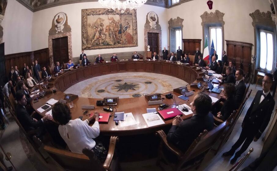 il primo consiglio dei ministri