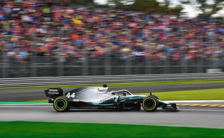 il leader del mondiale lewis hamilton