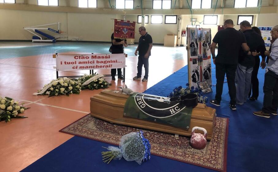 la camera ardente per massimiliano schirru (foto l unione sarda murgana)