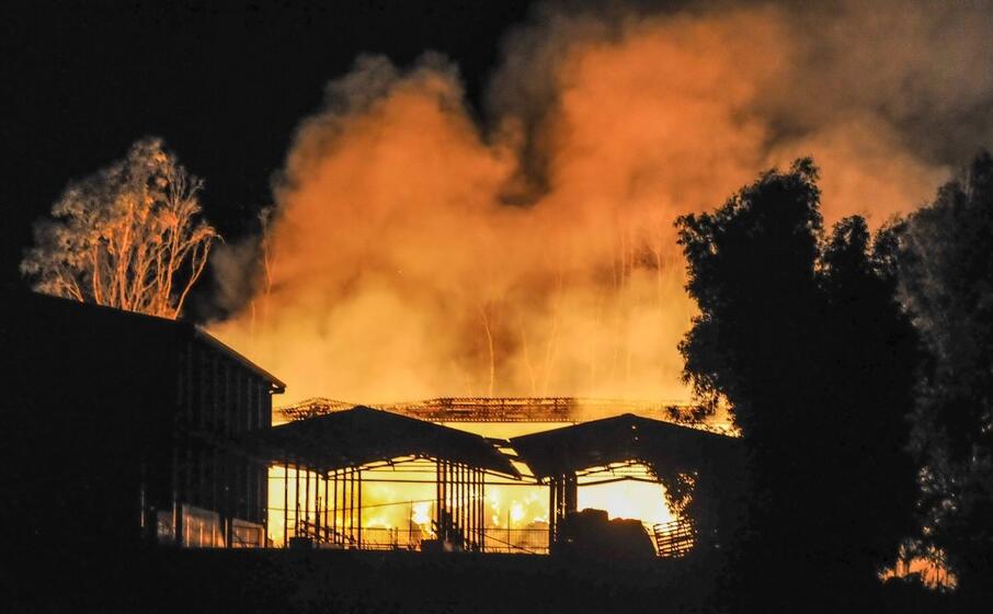 le fiamme (foto l unione sarda cucca)