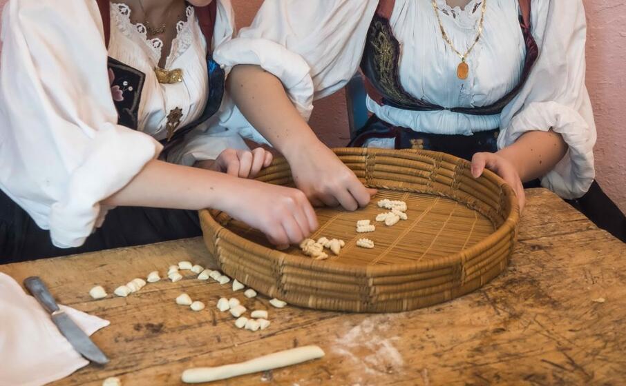 la preparazione della pasta (archivio l unione sarda)
