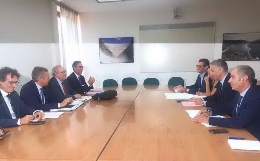 la riunione tra i vertici dell anas e l assessore ai lavori pubblici roberto frongia (foto l unione sarda frongia)