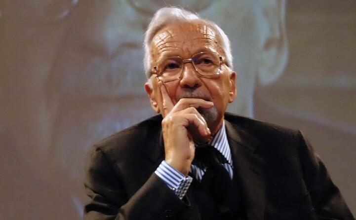 un primo piano di licio gelli