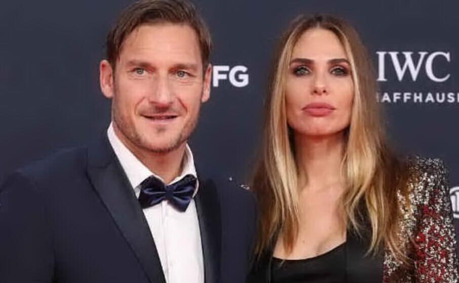 francesco totti e ilary blasi (archivio l unione sarda)