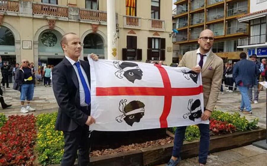 il sindaco di benetutti vincenzo cosseddu e quello di lloret de mar jaume dulsat (foto tellini)